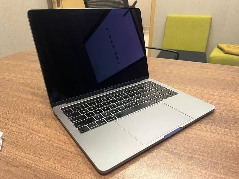 MacBook pro 2019 with touchbar 1