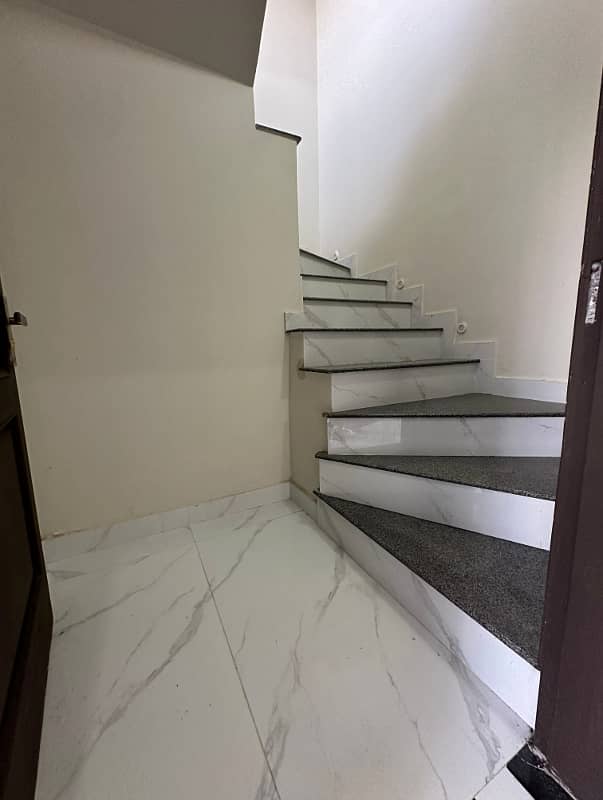 10 Marla Brand New house For Sale And Direct Meeting With Owner In Park View City Lahore. 5