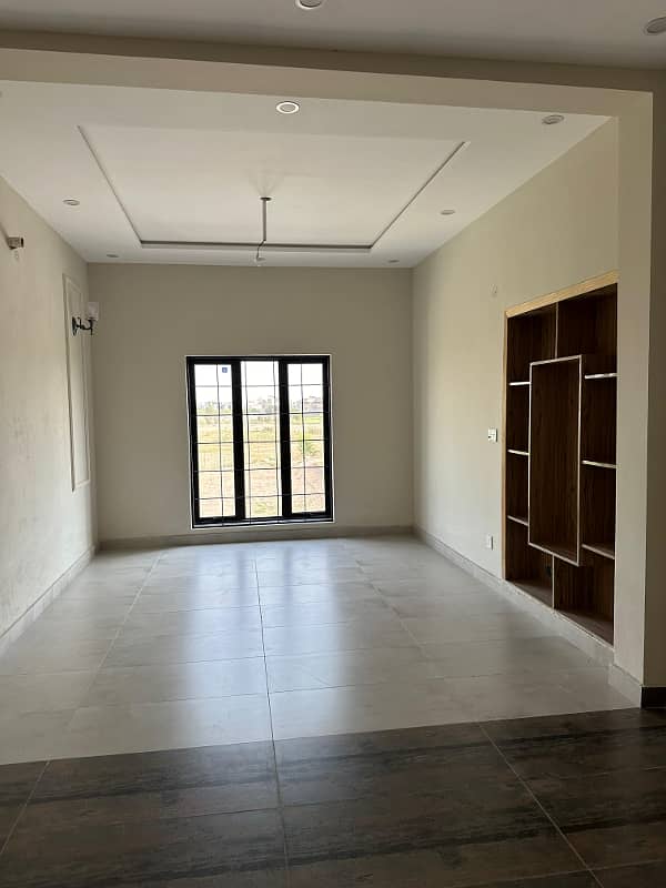10 Marla Brand New house For Sale And Direct Meeting With Owner In Park View City Lahore. 17