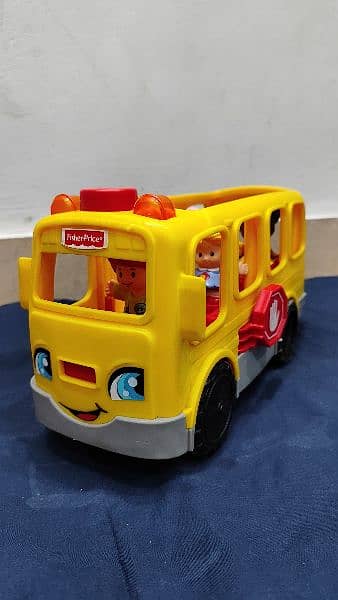 Fisher Price School Bus with 4 figures 0