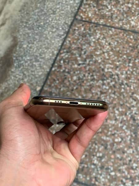 iphone xs 64gb pta approved 4