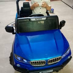 few months used battery/self operated kids car on sale urgent sale