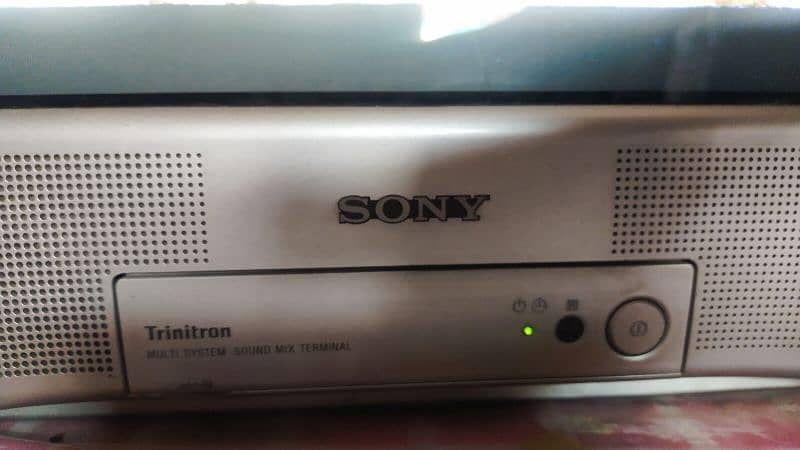 Sony Wega TV Good Condition 2