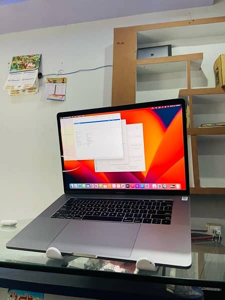 Macbook pro 2017 16/1TB SSD 4gb graphic card 15inch 1