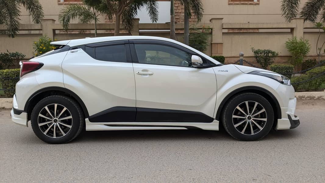 Toyota C-HR 2018 better than Corolla Swift 2