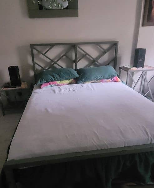 queen bed 1