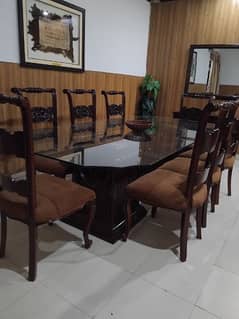 8 seater dining table new Condition
