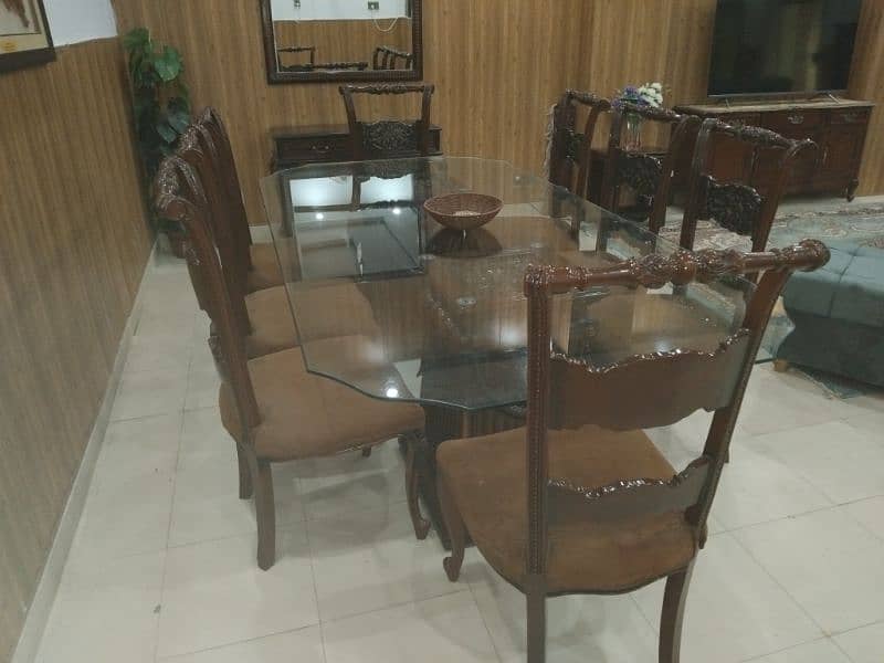 8 seater dining table new Condition 5