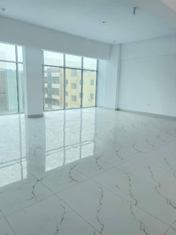 OFFICE FOR RENT BRAND NEW WITH LIFT IN BUKHARI COMMERCIAL 7