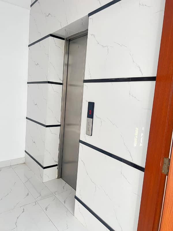 OFFICE FOR RENT BRAND NEW WITH LIFT IN BUKHARI COMMERCIAL 8