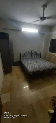 Queen size iron bed woth mattress
