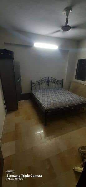 Queen size iron bed woth mattress 0