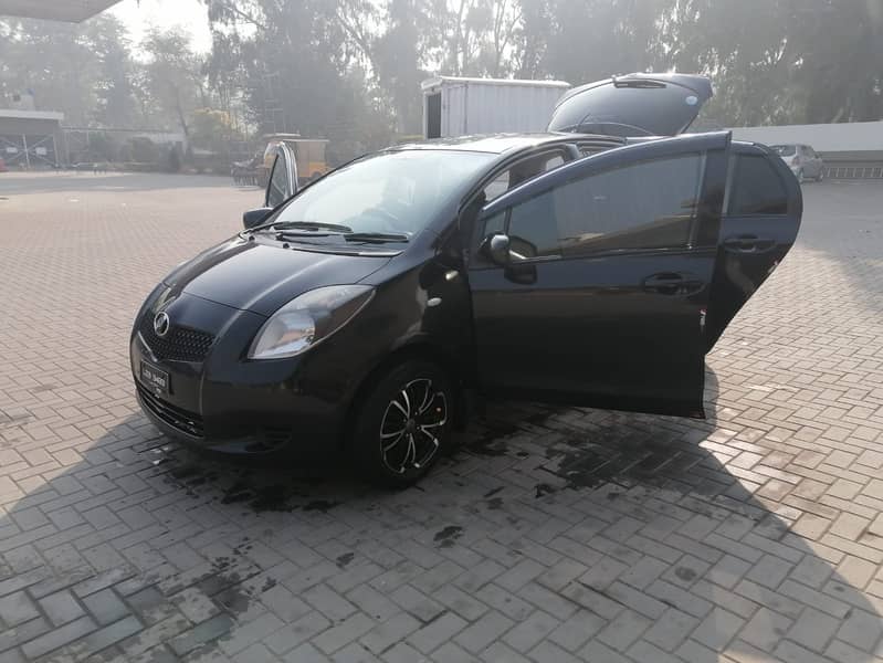 Toyota Vitz B Intellegent Package 1.0 0