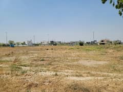 Excellent location phase 7 dha lahore Near all facilities like parks restaurants shopping mall (golf raya) masjid, To grab this deal plz call or text.
