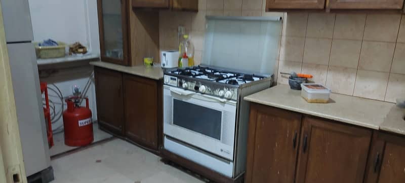 Only Bachelor Kanal Upper Portion Available For Rent in DHA Phase 4 Block FF 7