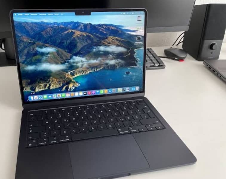 MacBook Air M2 In Brand New Condition 2