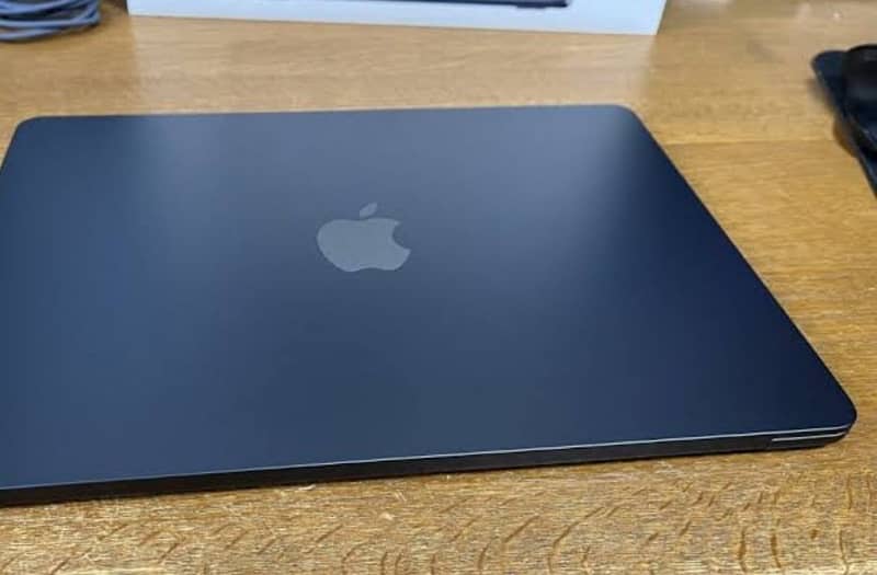 MacBook Air M2 In Brand New Condition 3