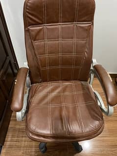 Slightly used office chair in good condition