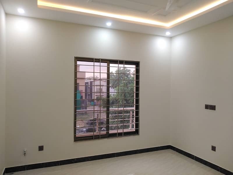 In Bahria Town Phase 8 - Khalid Block 7 Marla House For rent 4