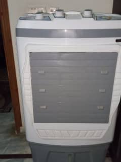 selling this king size air-cooler brand new