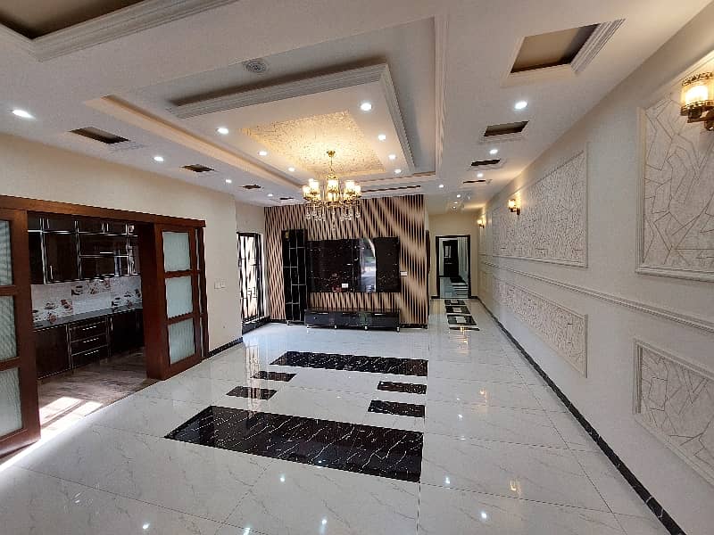 10 Marla Brand New 60 Ft Road Luxurious House For Sale Hot Location 7