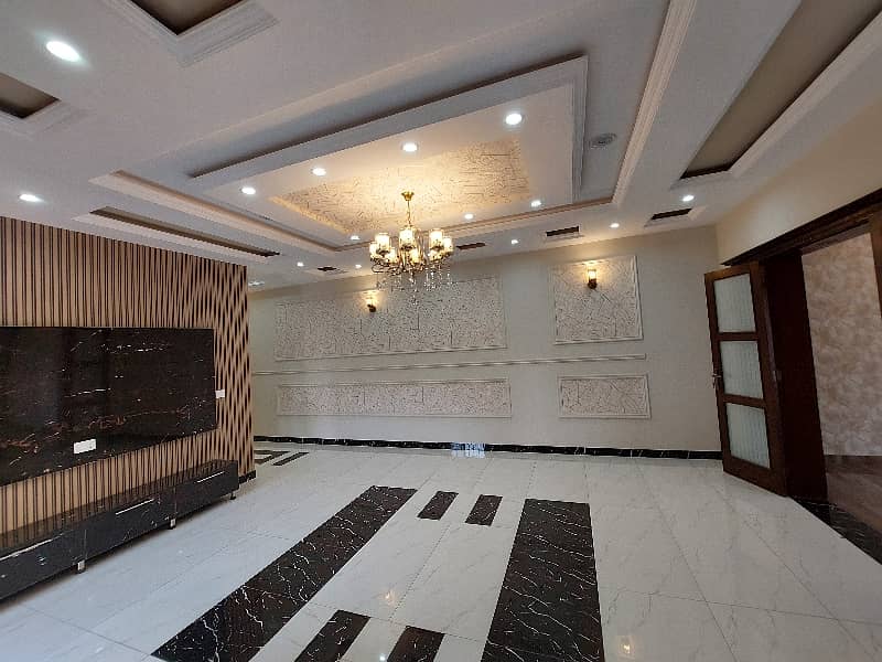 10 Marla Brand New 60 Ft Road Luxurious House For Sale Hot Location 10