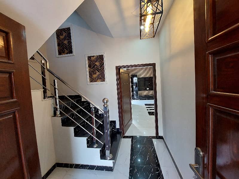 10 Marla Brand New 60 Ft Road Luxurious House For Sale Hot Location 11