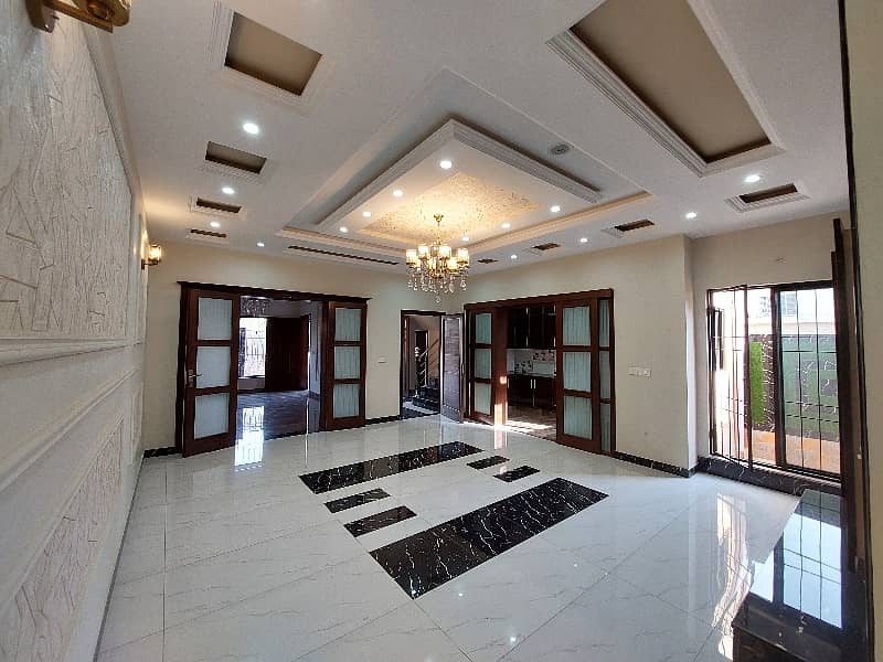 10 Marla Brand New 60 Ft Road Luxurious House For Sale Hot Location 27