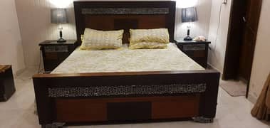 BED SET (WITH 2 SIDE TABLES AND A DRESSING TABLE + MIRROR)