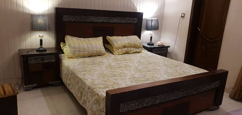 BED SET (WITH 2 SIDE TABLES AND A DRESSING TABLE + MIRROR) 2