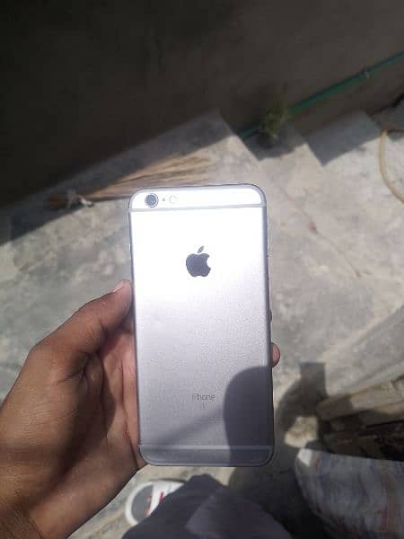 I phone 6s plus pta prtoved he penal change  Baki all ok he 6