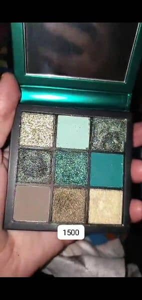 eyeshadow in beautiful colours in imported brands 5