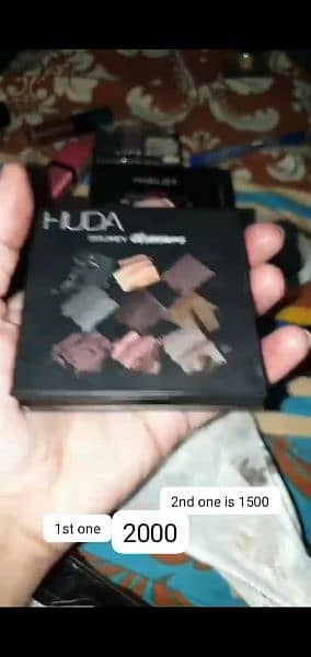 eyeshadow in beautiful colours in imported brands 11