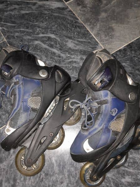 3 skating shoes pair for sale 4