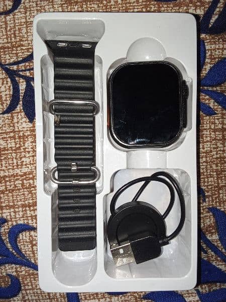 i9 Ultra watch Condition 10/10 with Box& Charger 1