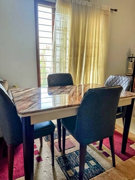 Marble top dining table with 4 leather chairs 0