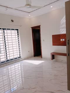 10 MARLA BRAND NEW UPPER PORTION AVAILEBAL FOR RENT IN BAHRIA TOWN LAHORE