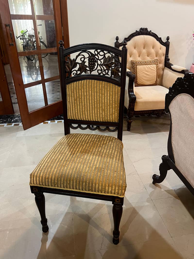 Dining Table Chairs Pure Sheesham in best condition  7000 0