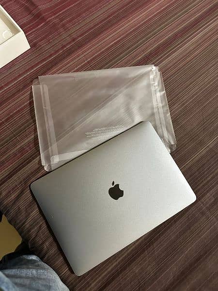 Macbook Air 2018 Retina Display 13 inch with original box / charger 13 4