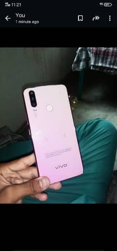 Vivo Y17 with box and accessories 0