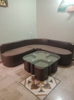 Table with 4 seat's stools L shape sofa.