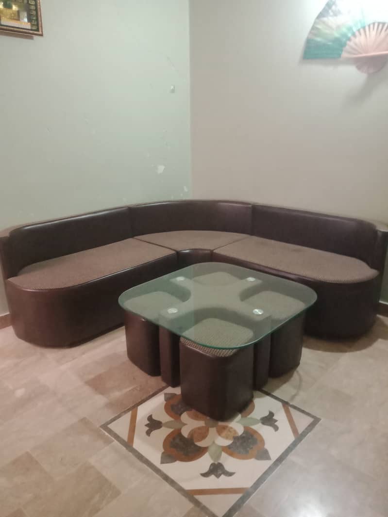Table with 4 seat's stools L shape sofa. 0