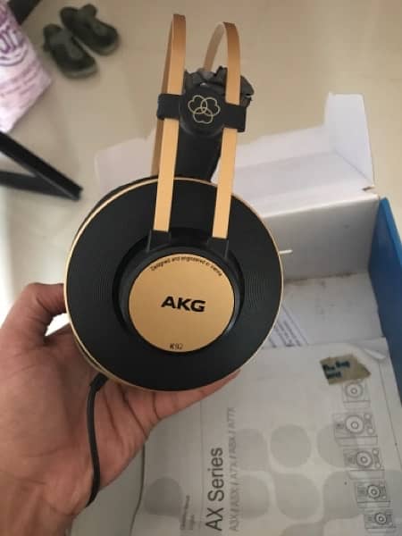 AKG k52 Closed back Studio Headphones used 3