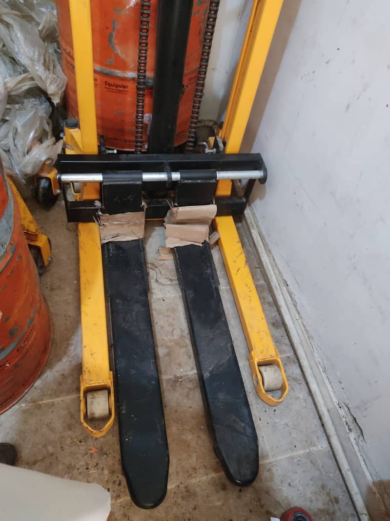 manual forklifter, stacker, battery lifter, pallet trolley lifter 3