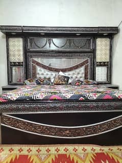 Bed and dressing table at lowest price.