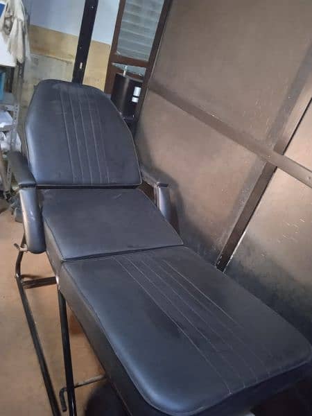 facial bed for salon is available for sale in Karachi 2