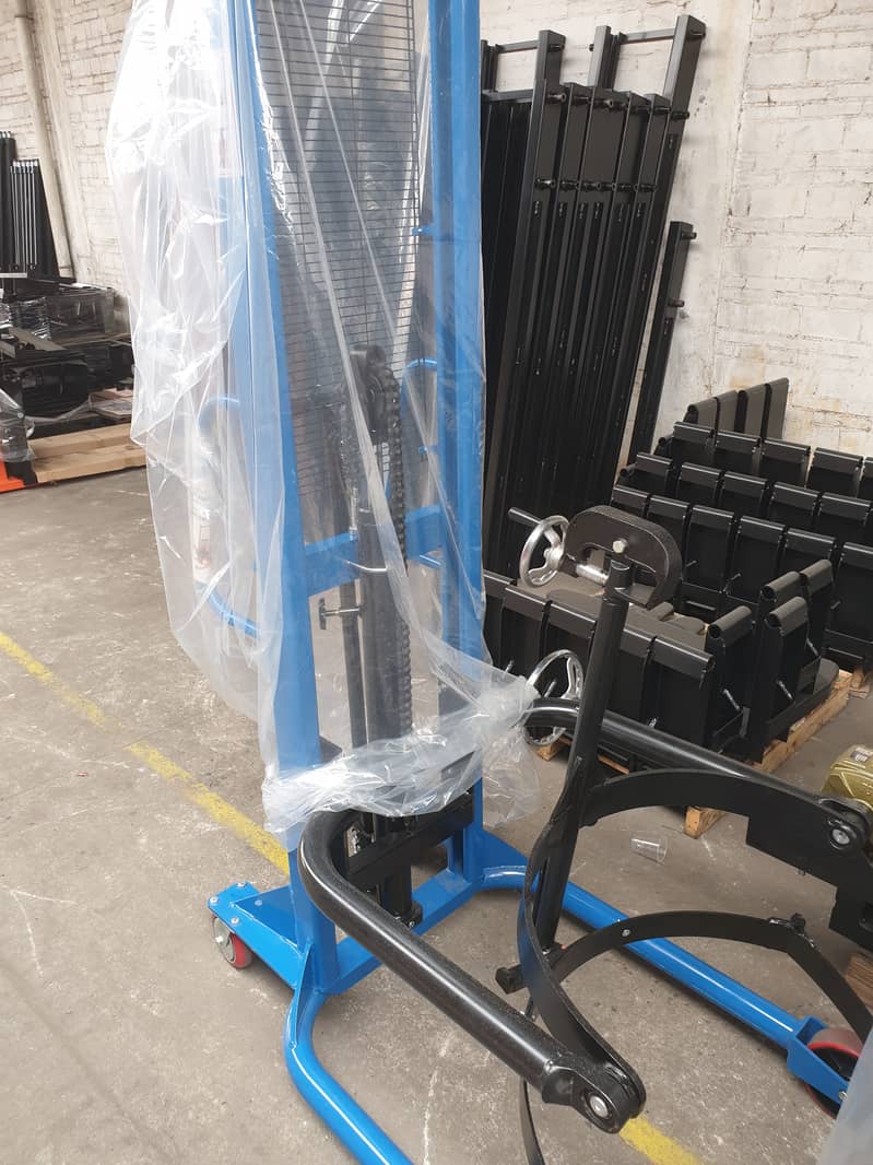 Drum handling drum lifting tilting rotating drum lifters 18