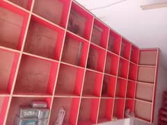 4 racks and one counter racks size 18 by 18 good condition 03056992709