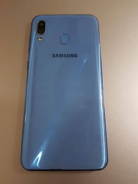 Samsung Galaxy A30 4