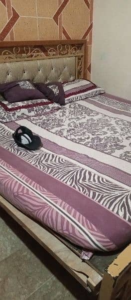 i am sell my big size bed and mattres 3